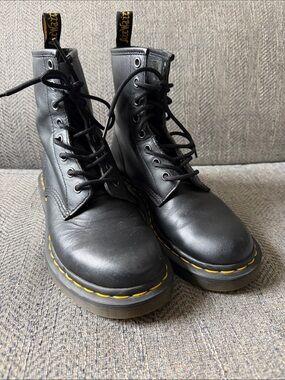 Dr. Martens The Original Bouncing Soles Women’s Black leather boots Size: 7